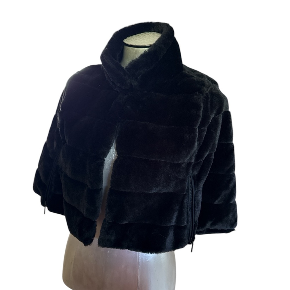 BCBG Generation Women’s Black Faux Fur Cape Size Small